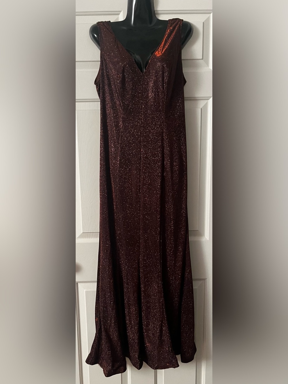 Elegant Sparkle Wine Maxi Dress with V-Neck